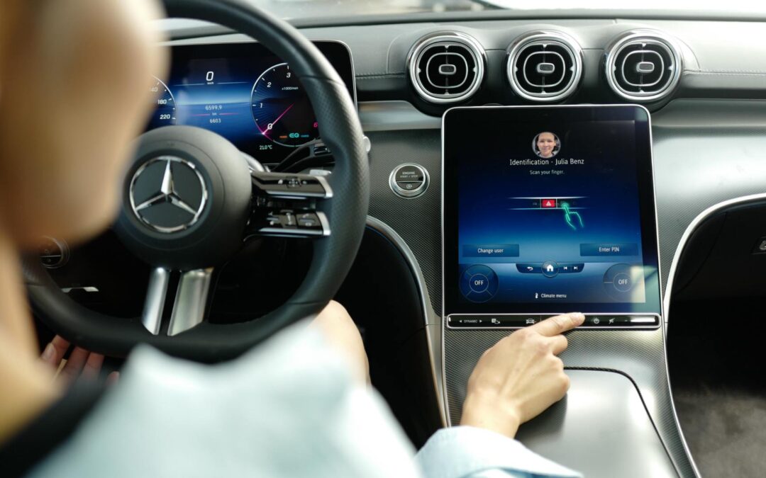 Itt a Mercedes pay+! Beköltözött a biometrikus fizetés az autóba