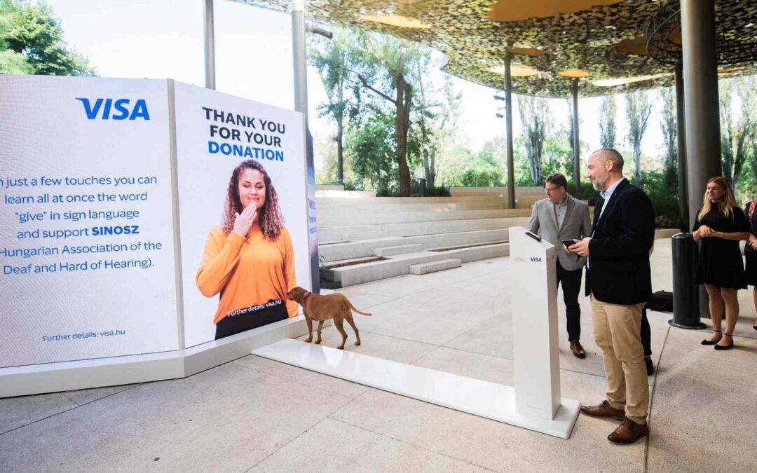 Jobban jeleskedünk az adományozásban, ha bankkártyát használhatunk – Jótékonysági kampányt indít a Visa