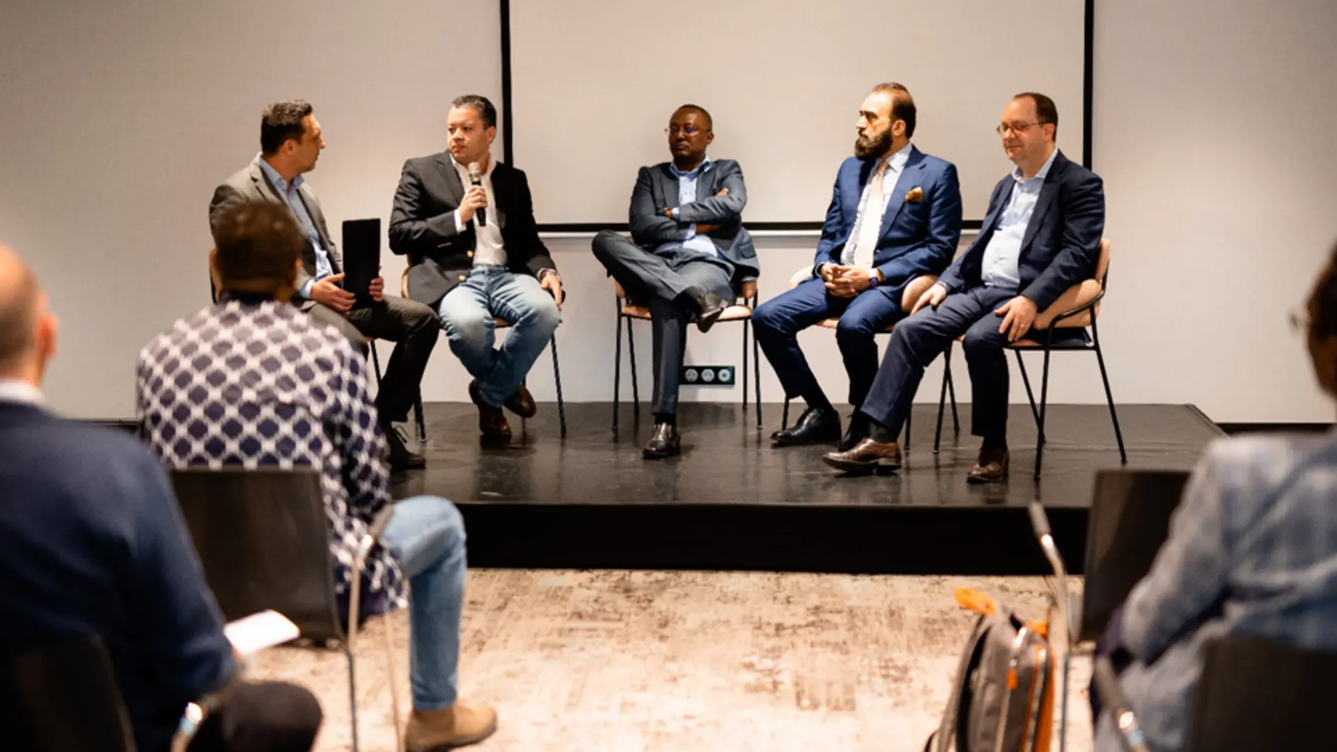 Ábris 01 kerekasztal