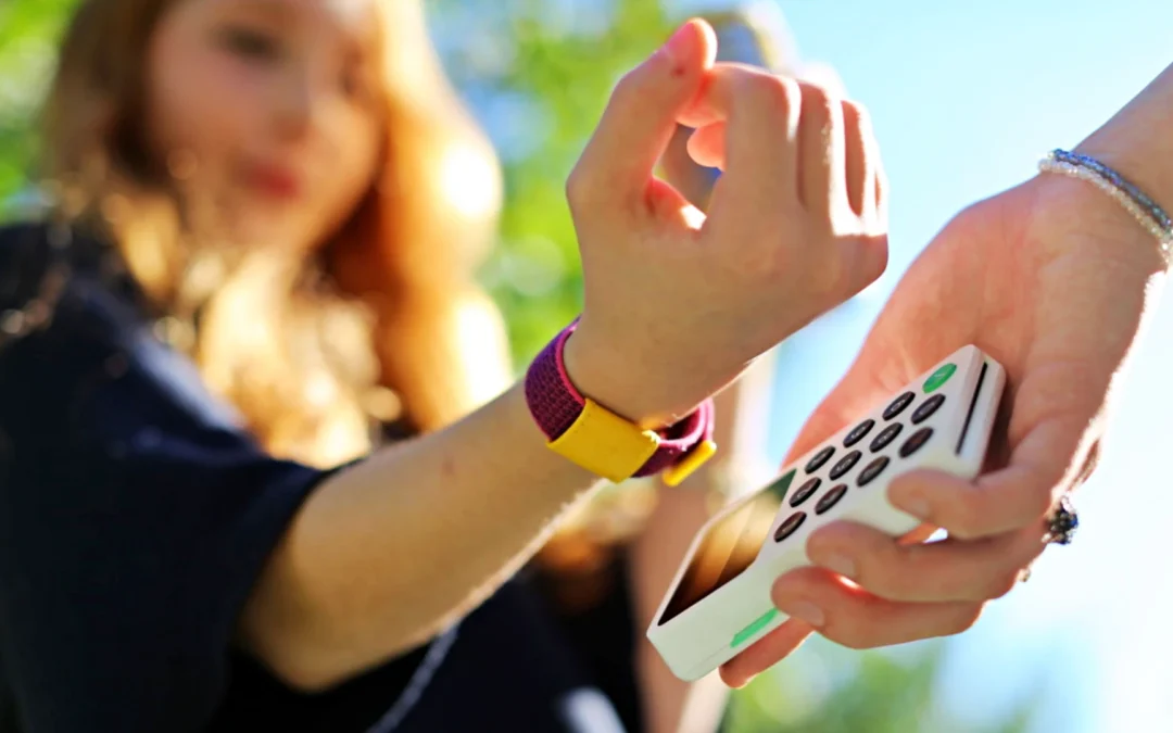 Már karkötővel és gyűrűvel is fizethetnek a Gránit Bank ügyfelei